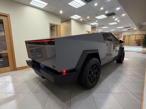 2024 Tesla Cybertruck Cyberbeast