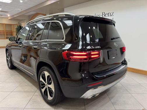 Night Black 2025 Mercedes-Benz GLB 250 Base
