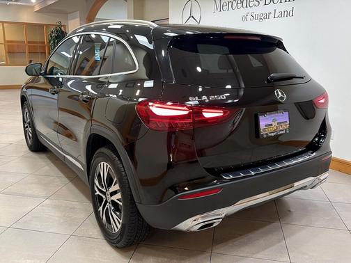 Night Black 2025 Mercedes-Benz GLA 250 4MATIC