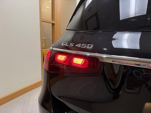 Obsidian Black Metallic 2025 Mercedes-Benz GLS 450 4MATIC