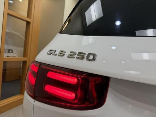 2025 Mercedes-Benz GLB 250 Base