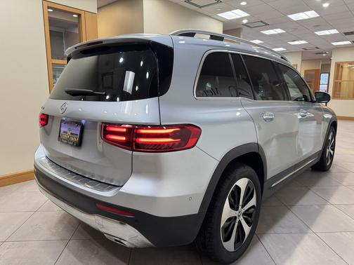 Cirrus Silver Metallic 2025 Mercedes-Benz GLB 250 Base