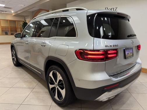Cirrus Silver Metallic 2025 Mercedes-Benz GLB 250 Base