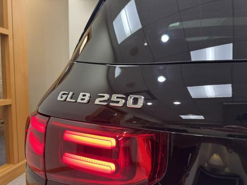 Night Black 2026 Mercedes-Benz GLB 250 Base