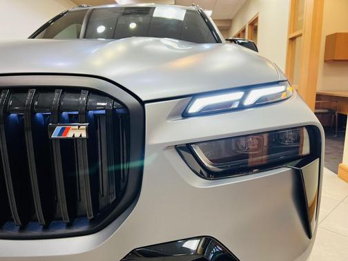 2024 BMW X7 M60i