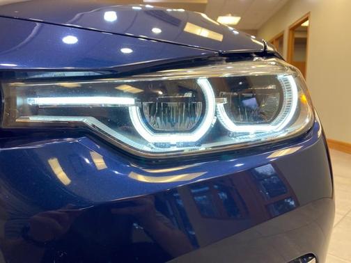 Photo 5 of 19 of 2018 BMW 330 i