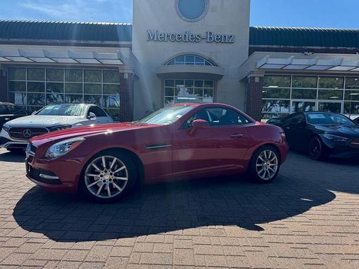 Mars Red 2016 Mercedes-Benz SLK-Class SLK300 Roadster