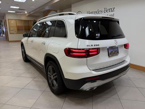 Polar White 2025 Mercedes-Benz GLB 250 Base