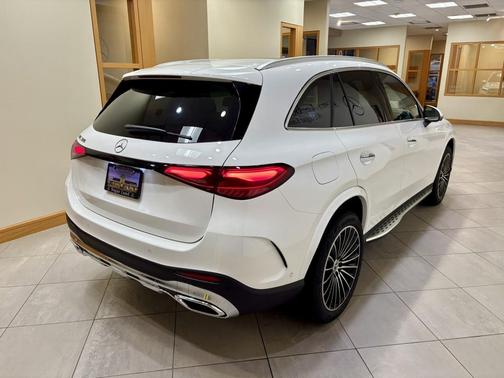 Polar White 2026 Mercedes-Benz GLC 300 Base
