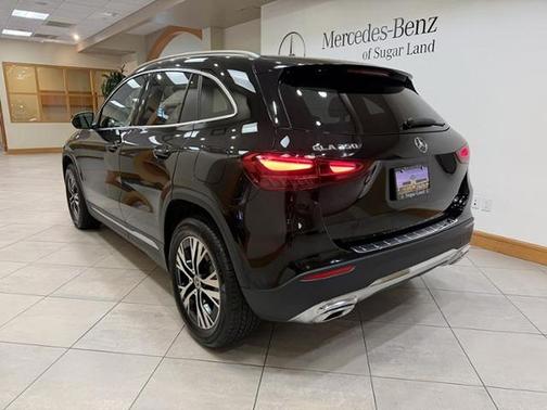 Night Black 2025 Mercedes-Benz GLA 250 4MATIC