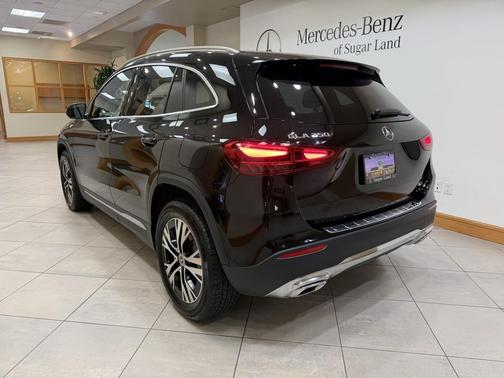 Night Black 2025 Mercedes-Benz GLA 250 4MATIC