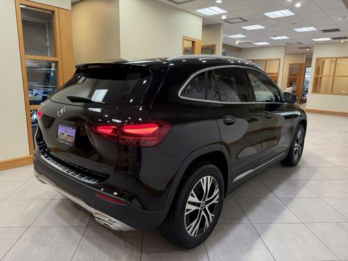 Night Black 2025 Mercedes-Benz GLA 250 4MATIC