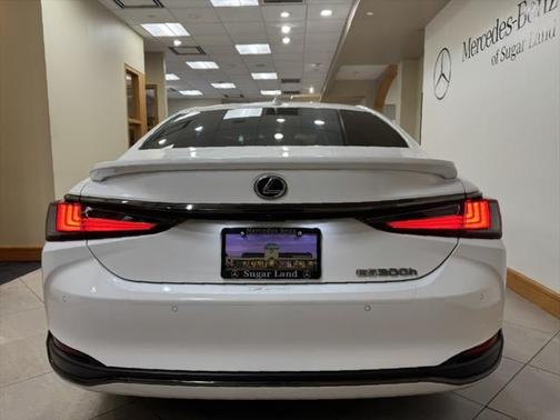2022 Lexus ES 300h F SPORT