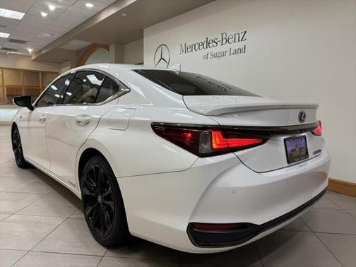 2022 Lexus ES 300h F SPORT