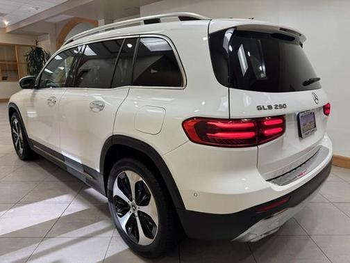 Polar White 2025 Mercedes-Benz GLB 250 Base