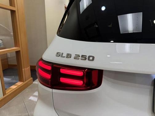 Polar White 2025 Mercedes-Benz GLB 250 Base