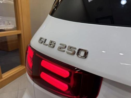 Polar White 2025 Mercedes-Benz GLB 250 Base