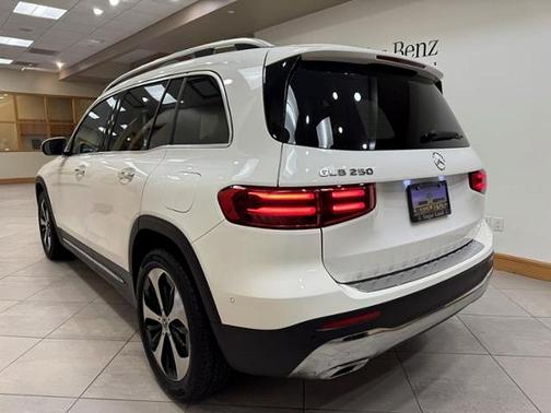 Polar White 2025 Mercedes-Benz GLB 250 Base