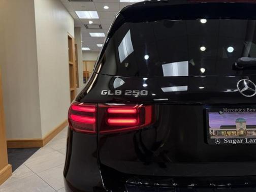 Night Black 2025 Mercedes-Benz GLB 250 Base