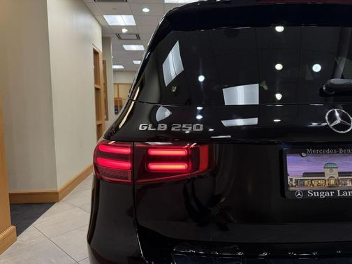 Night Black 2025 Mercedes-Benz GLB 250 Base