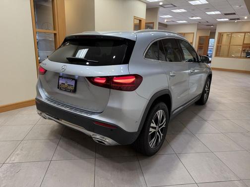 Cirrus Silver Metallic 2025 Mercedes-Benz GLA 250 4MATIC