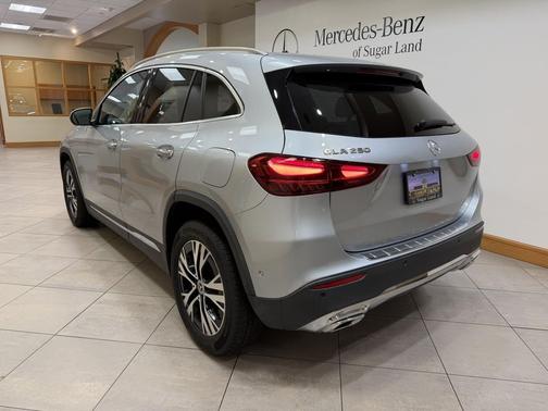 Cirrus Silver Metallic 2025 Mercedes-Benz GLA 250 4MATIC