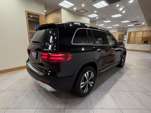 2025 Mercedes-Benz GLB 250 4MATIC