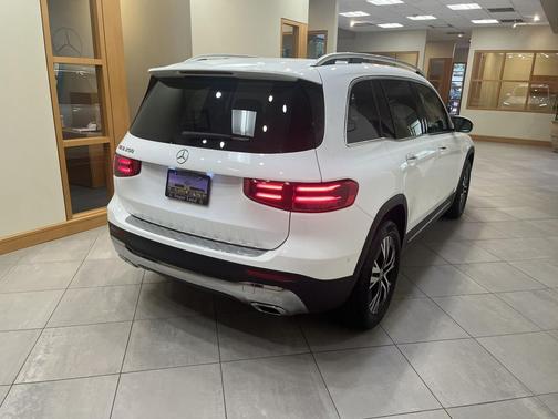 Polar White 2025 Mercedes-Benz GLB 250 Base