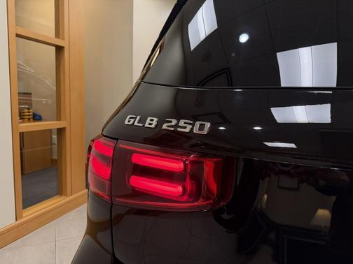 Night Black 2025 Mercedes-Benz GLB 250 Base