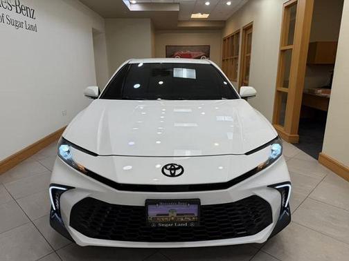 Ice Cap 2025 Toyota Camry SE