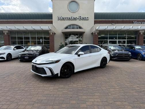 Ice Cap 2025 Toyota Camry SE