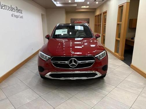 MANUFAKTUR Patagonia Red Metallic 2026 Mercedes-Benz GLC 300 Base