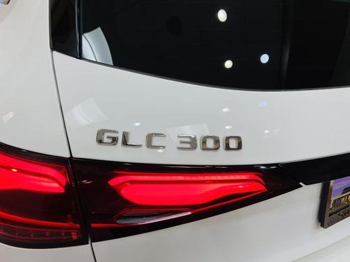 2025 Mercedes-Benz GLC 300 Base