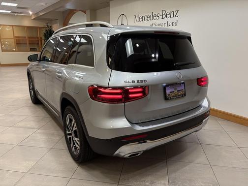Cirrus Silver Metallic 2026 Mercedes-Benz GLB 250 Base