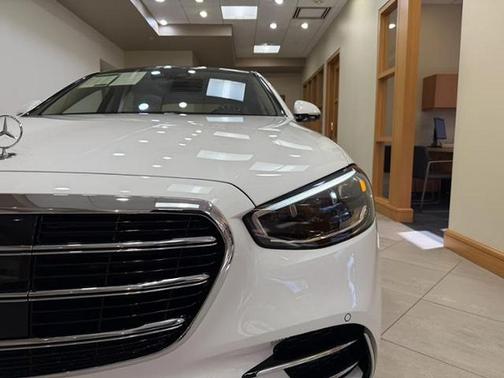 MANUFAKTUR Moonlight White Metallic 2025 Mercedes-Benz S-Class 4MATIC