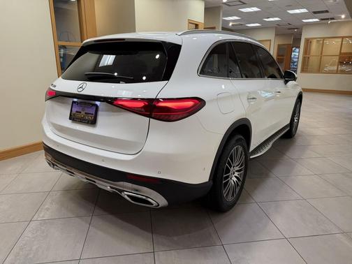 Polar White 2024 Mercedes-Benz GLC 300 Base