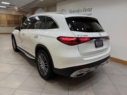 Polar White 2024 Mercedes-Benz GLC 300 Base