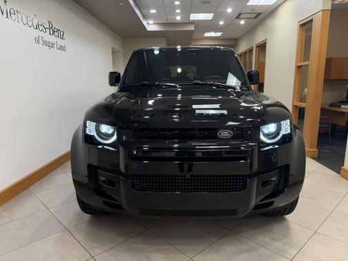 Santorini Black Metallic 2025 Land Rover Defender V8