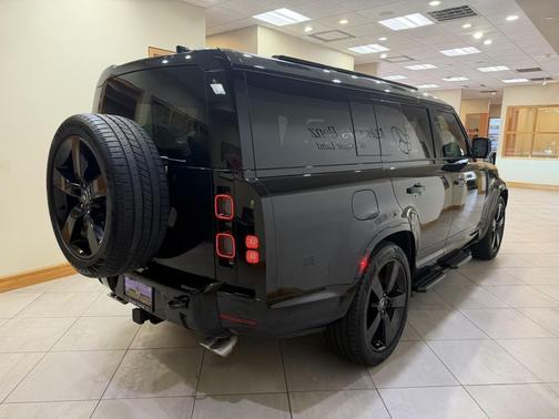 Santorini Black Metallic 2025 Land Rover Defender V8