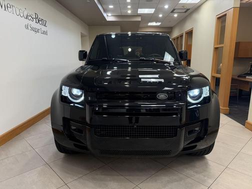 Santorini Black Metallic 2025 Land Rover Defender V8
