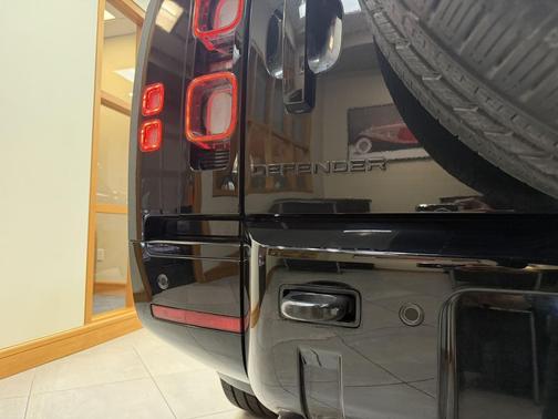 Santorini Black Metallic 2025 Land Rover Defender V8