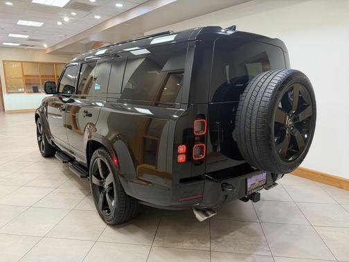 Santorini Black Metallic 2025 Land Rover Defender V8