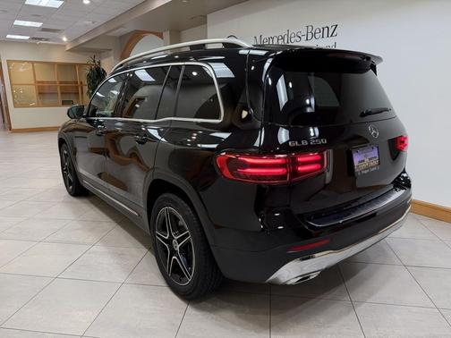 Night Black 2026 Mercedes-Benz GLB 250 Base