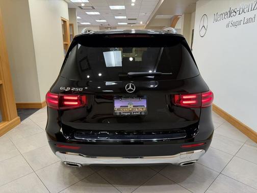 Night Black 2026 Mercedes-Benz GLB 250 Base