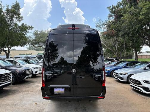Obsidian Black Metallic 2026 Mercedes-Benz Sprinter 2500