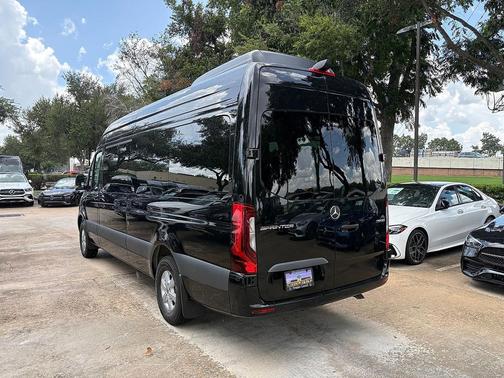 Obsidian Black Metallic 2026 Mercedes-Benz Sprinter 2500
