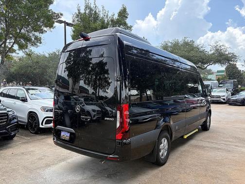 Obsidian Black Metallic 2026 Mercedes-Benz Sprinter 2500