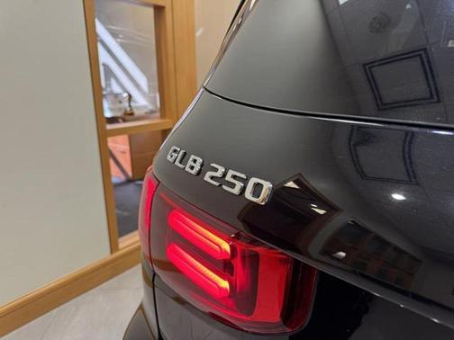 Night Black 2024 Mercedes-Benz GLB 250 Base