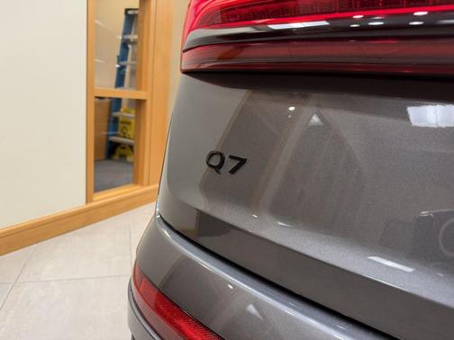 2025 Audi Q7 45 Premium Plus