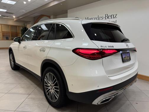Polar White 2025 Mercedes-Benz GLC 300 Base